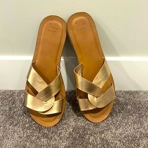 Gold size 8.5 flats